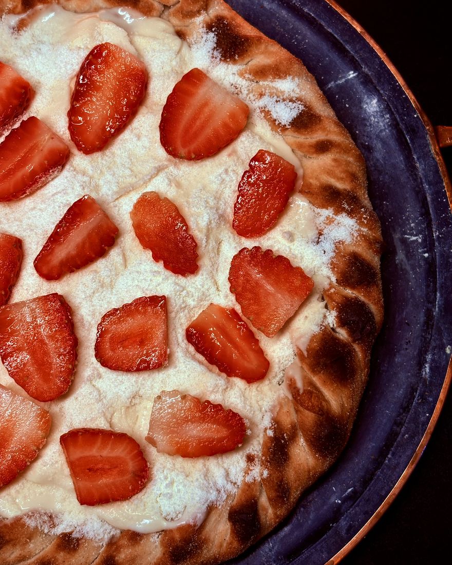 Pizza Ninho com Morango da Benedetto